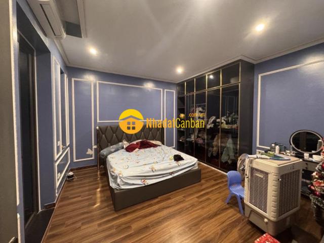 Nhà mặt phố bán