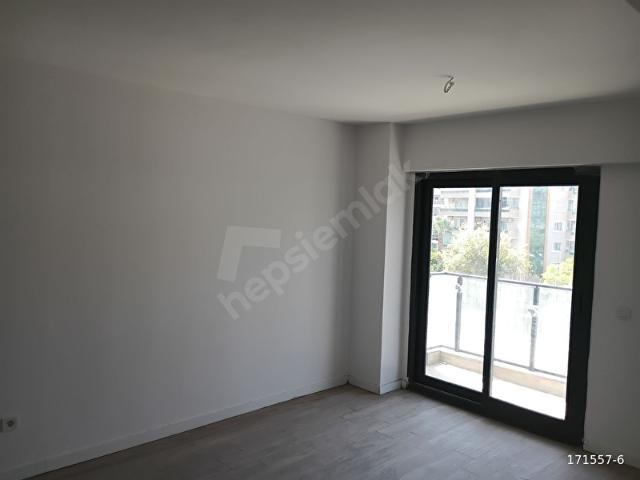 Bayrakli, İzmir içerisinde satılık mülk