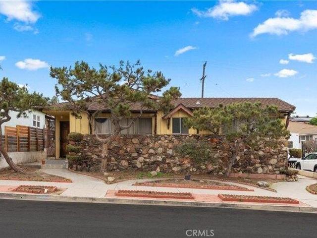 House for sale in Signal Hill, California