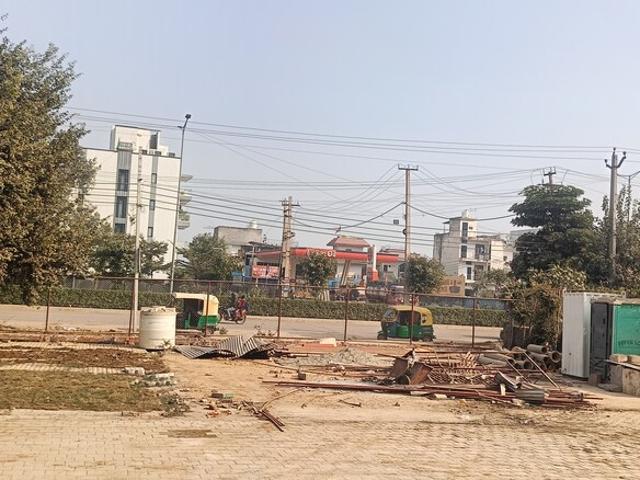 Commercial for rent in Hariana