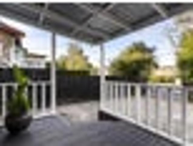 House for sale in Penrose, Oroua County