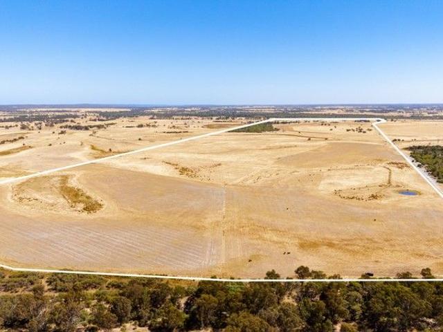 Cottage for sale in Waroona, Western Australia