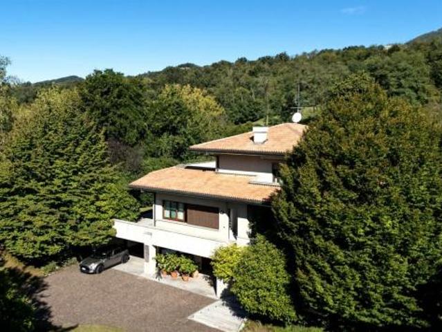 Villa Indipendente in vendita a Palazzago, Lombardia