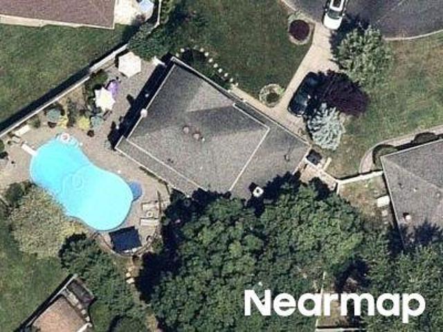 House for sale in Commack