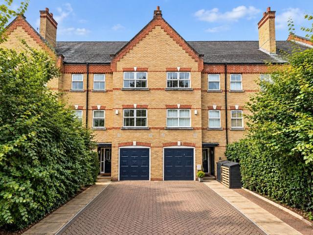 House for rent in Knaphill, Woking