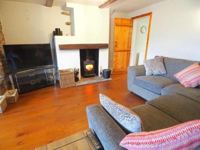 House for rent in Buxworth, Charlesworth