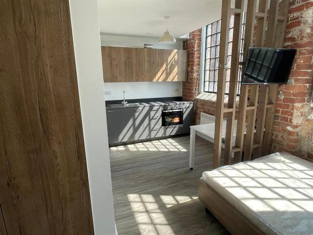 Studio for rent in Bare, Lancashire