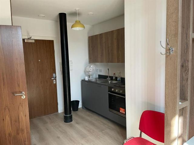Studio for rent in Bare, Lancashire