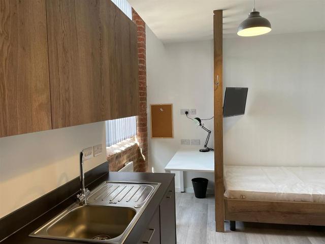 Studio for rent in Bare, Lancashire