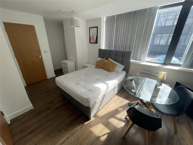 Studio for rent in Calderstones