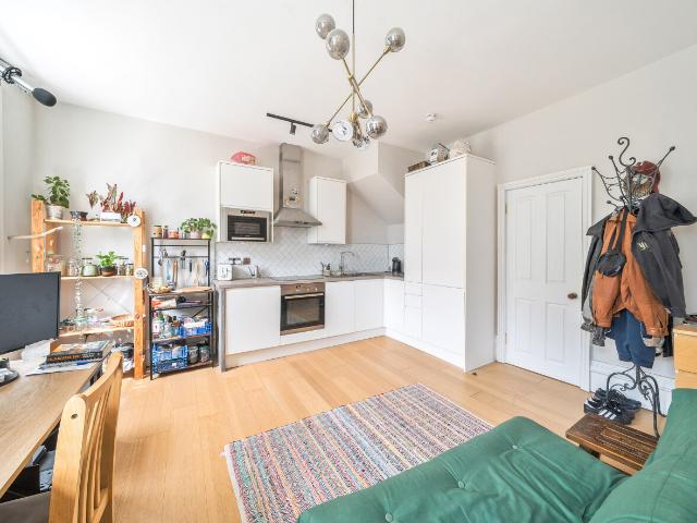 Apartment for rent in Brunswick, Brighton