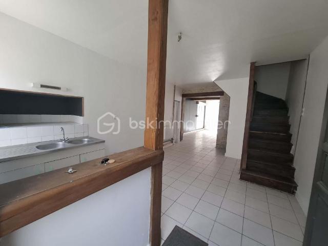 Maison vente à Argentan, Fel