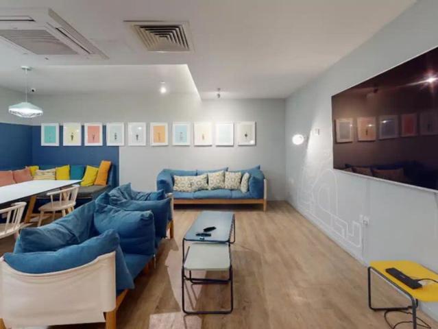 Room for rent in Ripley Springs, Row Town