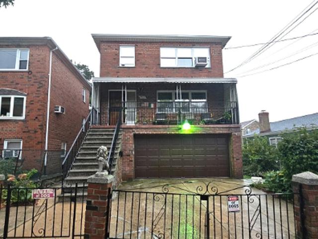 House for sale in The Bronx, Arverne
