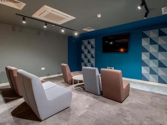 Room for rent in Hyde Park, West Yorkshire