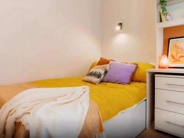 Room for rent in Ripley Springs, Row Town