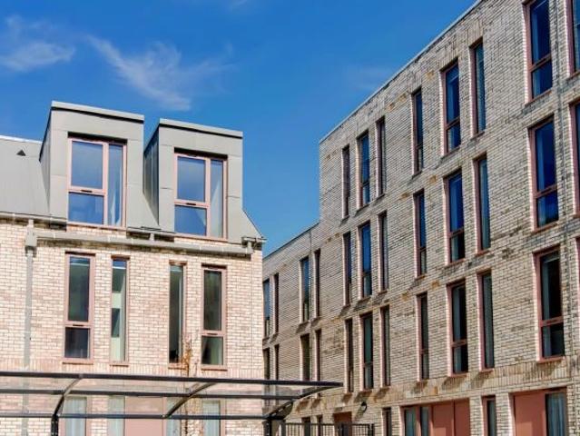 Room for rent in The King's Mile, The Bridge