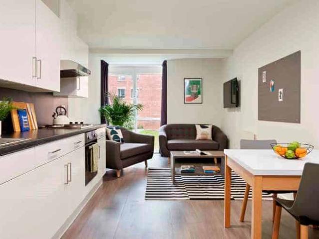 Room for rent in Hyde Park, West Yorkshire