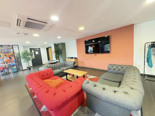 Room for rent in Hyde Park, West Yorkshire