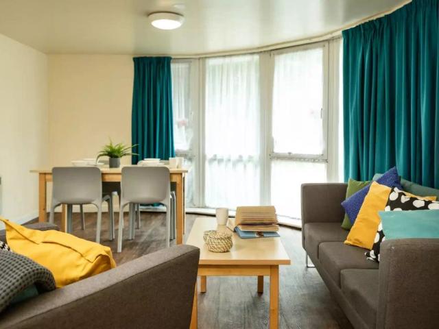 Room for rent in Hyde Park, West Yorkshire