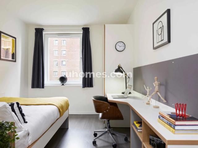 Room for rent in Hyde Park, West Yorkshire