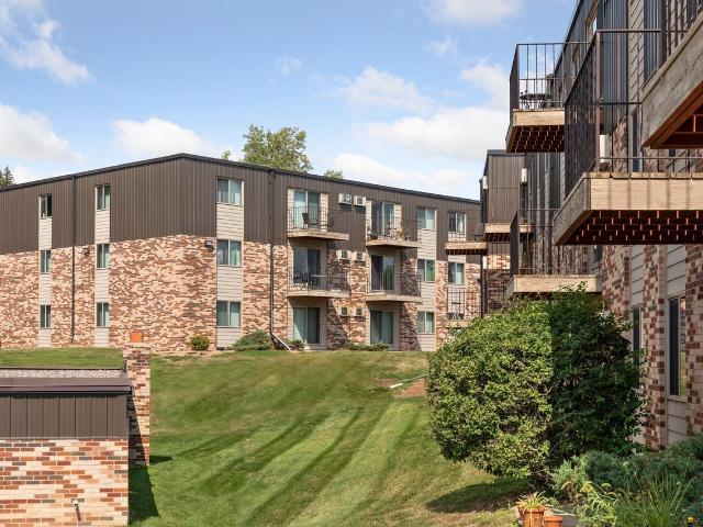 Apartment for rent in Beaver Lake, Maplewood