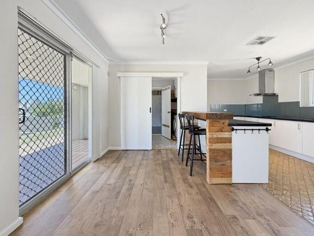 Room for rent in Parklands, Western Australia