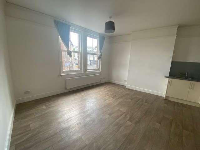 Apartment for rent in Budlake, Devon