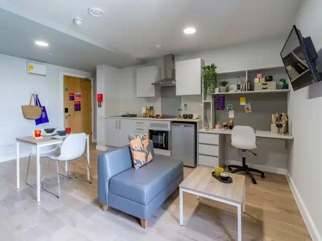 Studio for rent in Little Woodhouse, Leeds