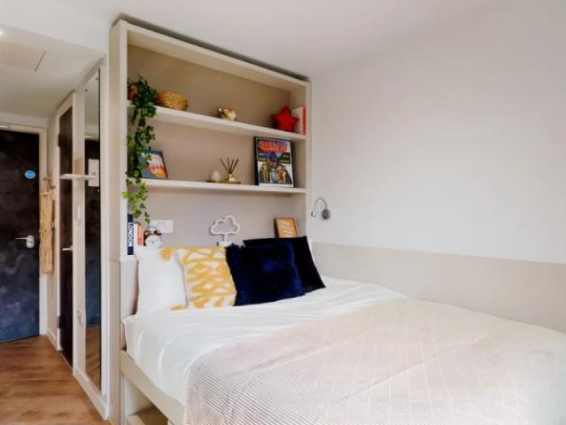 Studio for rent in South Lambeth, Greater London