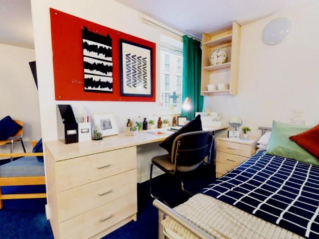 Studio for rent in Huddersfield, West Yorkshire