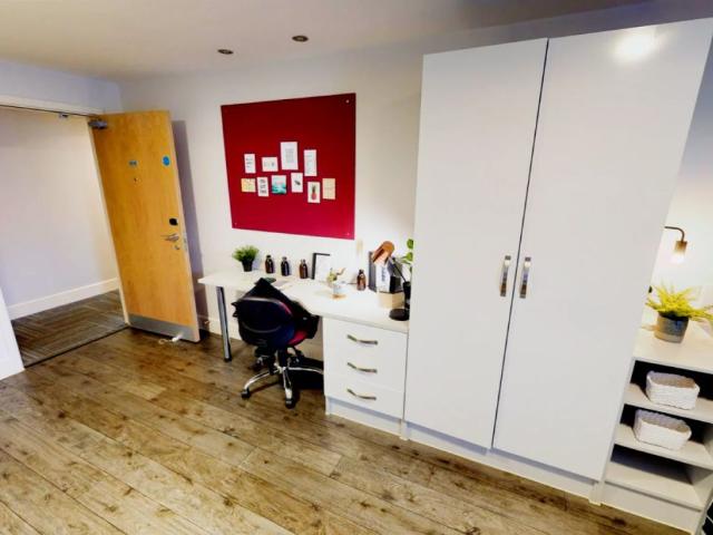 Studio for rent in Huddersfield, West Yorkshire