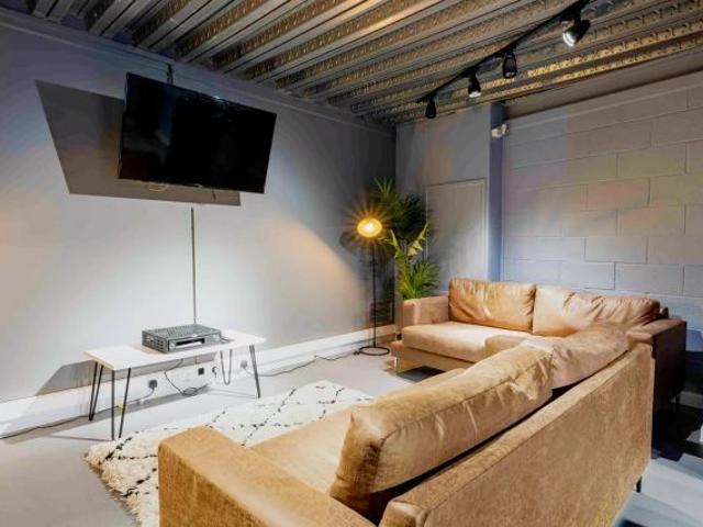 Studio for rent in Calthorpe Fields, West Midlands