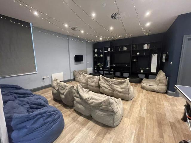 Studio for rent in Bordesley, West Midlands