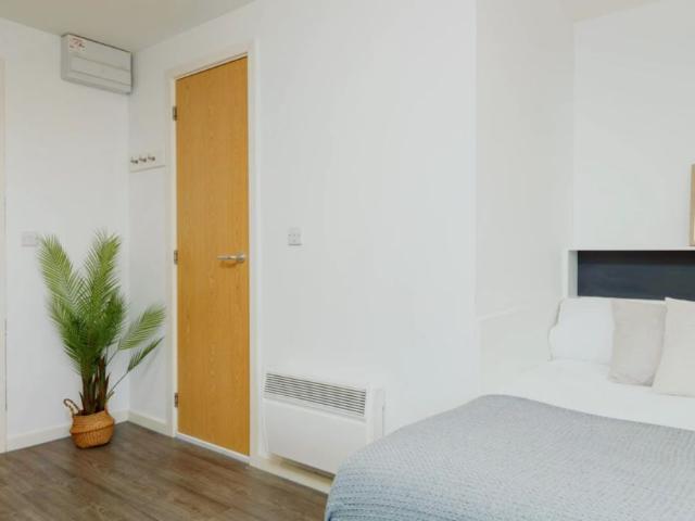 Studio for rent in Lansdowne, Springbourne