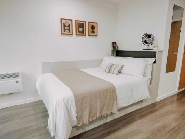 Studio for rent in The King's Mile, The Bridge