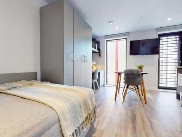 Studio for rent in Hillfields, West Midlands