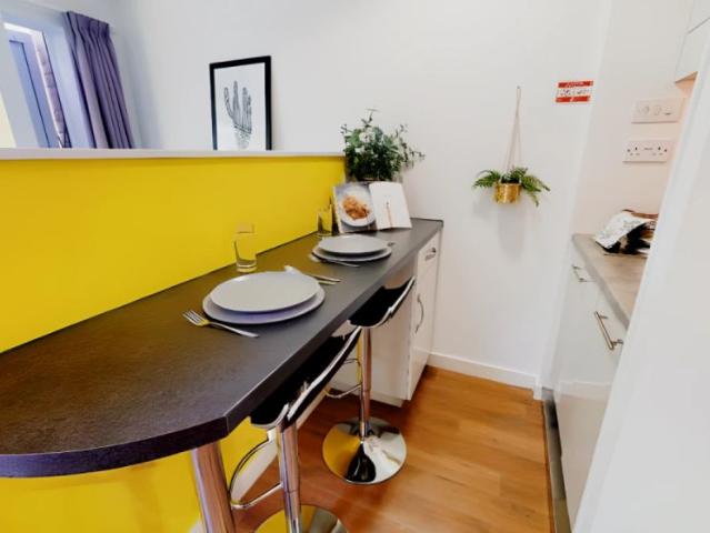 Studio for rent in St Clement's, The Slade