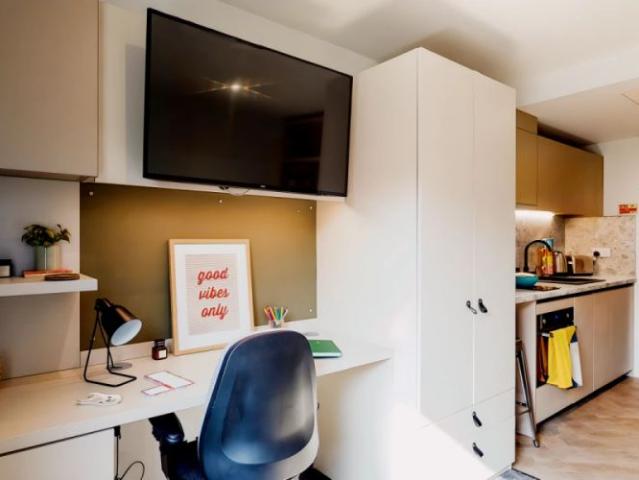 Studio for rent in South Lambeth, Greater London