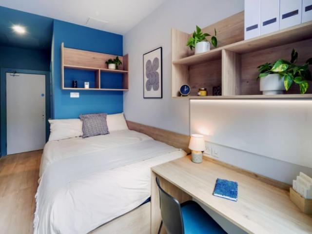 Studio for rent in Queen's Quarter, Northern Ireland