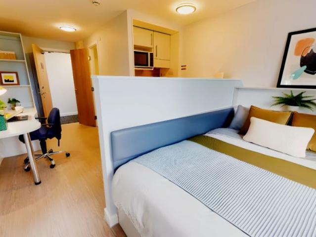 Studio for rent in St Clement's, The Slade