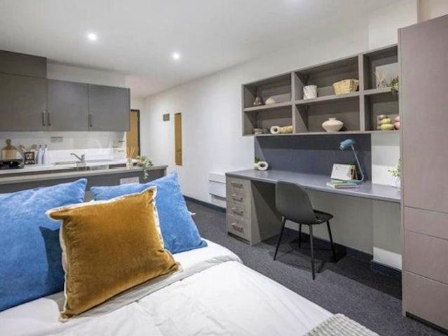 Studio for rent in Stoke, Stoke-on-Trent