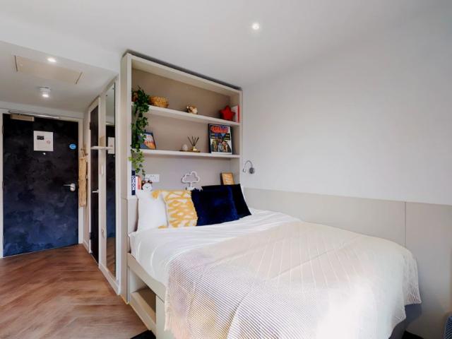 Studio for rent in South Lambeth, Greater London