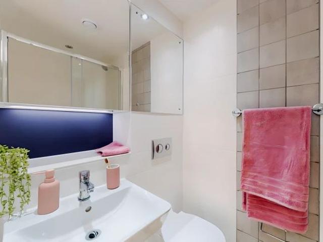 Studio for rent in South Lambeth, Greater London