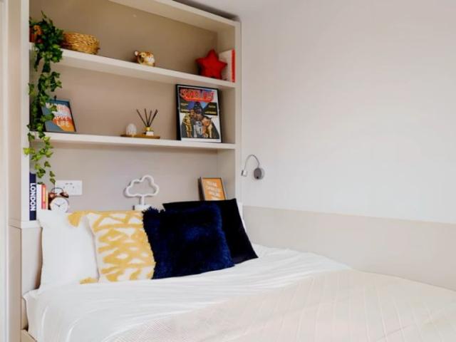Studio for rent in South Lambeth, Greater London