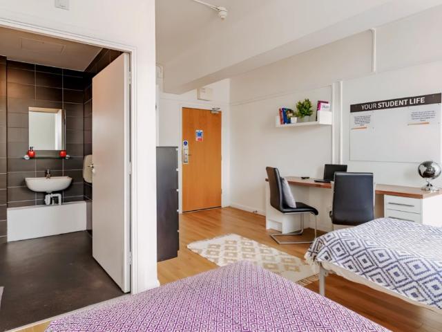 Room for rent in North Kensington, Greater London