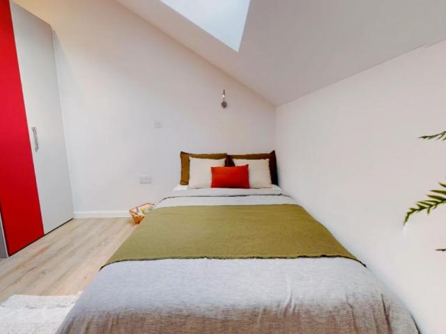 Room for rent in Ripley Springs, Row Town