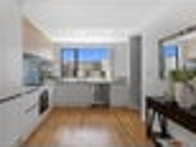 Townhouse for rent in Whangaparaoa, Oroua County