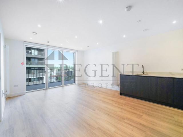 Apartment for rent in London Borough of Ealing, Park Royal