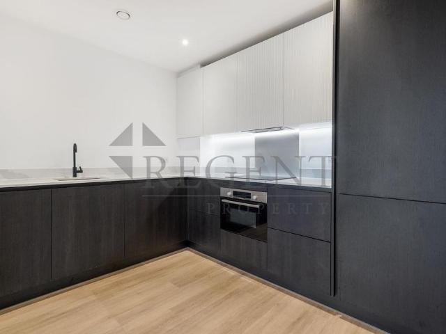 Apartment for rent in London Borough of Ealing, Park Royal